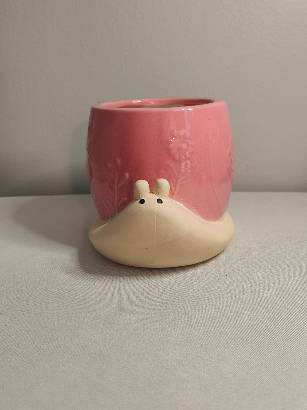 Ceramic Pink Snail Planter  Floral Embossed Home Decor For Small Plants